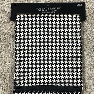 Robert Stanley Black and White Houndstooth Table Runner